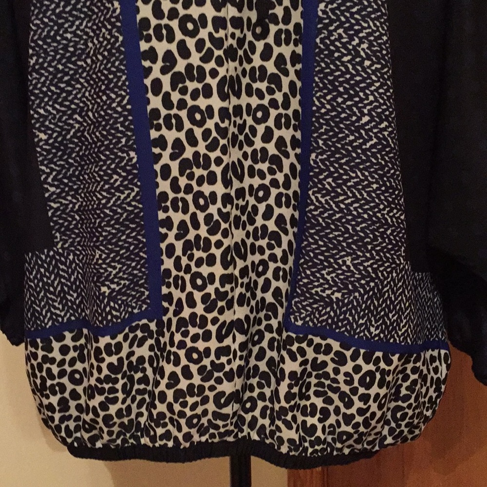 Express Blouse🦋 - Picture 3 of 7